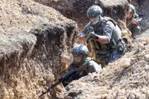 Cải trang lính Nga không thành, quân Ukraine “tự đào hố chôn mình“