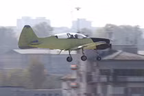 Mục kích chuyến bay đầu tiên của máy bay Yak-152 Nga