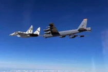 Su-27/30 Nga ồ ạt đánh chặn "pháo đài bay" B-52 tiến vào Ukraine