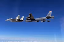 Su-27/30 Nga ồ ạt đánh chặn "pháo đài bay" B-52 tiến vào Ukraine