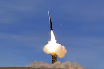 Iran ra mắt tên lửa diệt F-22, B-2 Mỹ: Thực hư thế nào? 