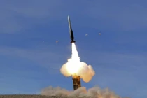 Iran ra mắt tên lửa diệt F-22, B-2 Mỹ: Thực hư thế nào? 