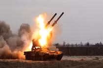 Hãi hùng: Pháo phản lực TOS-1A Nga nâng tầm bắn