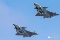 Ngạc nhiên cách máy bay J-20 Trung Quốc đối phó với F-22