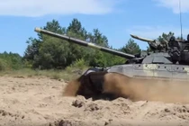 Xe tăng T-72AMT Ukraine dùng có tốt hơn T-72B3 của Nga? 