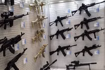 Nhà sản xuất AK tấn công thị trường dân sự Mỹ, NATO