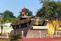 Hoành tráng tượng đài xe tăng T-90S mừng ngày thành lập Binh chủng Tăng-Thiết giáp
