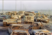 Rợn người ảnh "con đường tử thần" trong chiến tranh vùng Vịnh