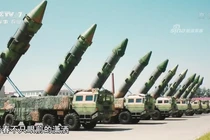 Trung Quốc bất ngờ khoe ảnh bắn 10 tên lửa đạn đạo