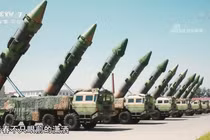 Trung Quốc bất ngờ khoe ảnh bắn 10 tên lửa đạn đạo