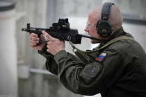 Khám phá mẫu tiểu liên cực dị của đặc nhiệm Nga