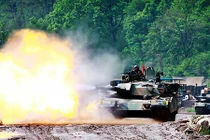 Xe tăng K-1 Hàn Quốc đập tơi tả T-80 Nga...trên phim