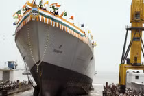 Tàu khu trục Vishakhapatnam của Ấn Độ đáng sợ cỡ nào?