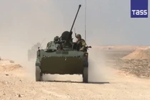 Mục kích lính dù Nga đổ bộ đường không ở Ai Cập