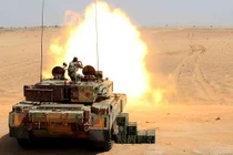 Siêu tăng Arjun hạ gục T-55 chỉ bằng một phát bắn