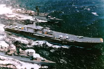 Chuyến đi biển hiếm hoi của tàu sân bay “độc nhất” ĐNÁ