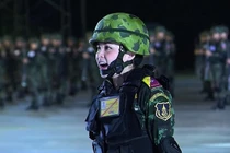 10 năm từ Thiếu uý lên Thiếu tướng như Hoàng quý phi Thái Lan: Chuyện đùa?