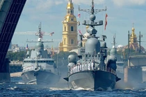 Hải quân Nga lại phô diễn sức mạnh với đội tàu chiến cực khủng