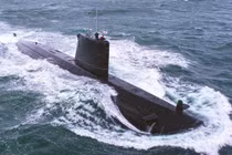 Ấn Độ "lo sốt vó" khi Pakistan để lộ tàu ngầm mới đầy bí ẩn 