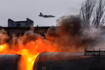 Hết tên lửa, Ukraine sẽ ưu tiên bảo vệ tiền tuyến hay thành phố?