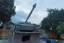 Nga bối rối trước xe tăng T-90 bằng bê tông của Việt Nam