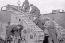 Những người lính cứu hộ xe tăng đầu tiên trên thế giới