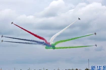 Quân đội UAE duyệt binh hoành tráng bên bờ biển Abu Dhabi