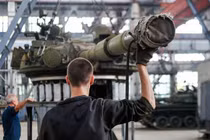 Cận cảnh quá trình Ukraine “lột xác” xe tăng T-80