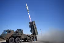 Nhật triển khai tên lửa có tầm bắn tới Bắc Kinh, Trung Quốc nóng mặt