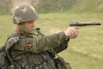 Tận mắt mẫu súng lục “khủng” của đặc nhiệm Nga