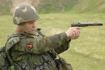 Tận mắt mẫu súng lục “khủng” của đặc nhiệm Nga