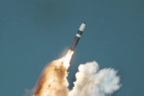 Mỹ bí mật phóng loạt tên lửa đạn đạo tầm 7.400km