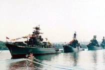 Có thêm tàu chiến Ukraine, Hải quân Nga đông hơn Mỹ