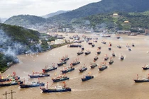 Hàng ngàn tàu cá Trung Quốc tràn vào Biển Đông 