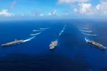 Choáng ngợp cảnh tàu chiến Mỹ dàn trận trên biển