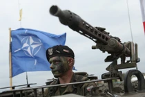 Khối NATO sẵn sàng đối đầu với thế lực mới nổi Bắc Kinh