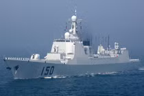 Trung Quốc “khoe” ảnh một ngày trên siêu hạm Type 052C