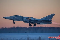 Mục kích tiêm kích bom Su-24 Nga huấn luyện bay đầu năm