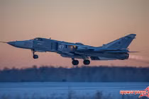 Mục kích tiêm kích bom Su-24 Nga huấn luyện bay đầu năm