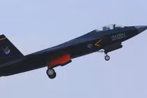 Trung Quốc khoe tiêm kích tàng hình ở triển lãm Chu Hải