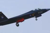 Trung Quốc khoe tiêm kích tàng hình ở triển lãm Chu Hải