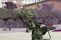 Soi vũ khí khủng đảo Đài Loan mang ra tập trận quy mô lớn