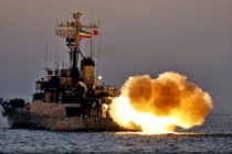 Hải quân Iran phóng tên lửa ồ ạt trên biển