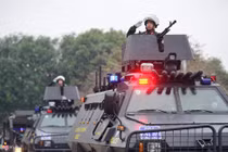 Khám phá kho "taxi bọc thép" của Cảnh sát Cơ động Việt Nam