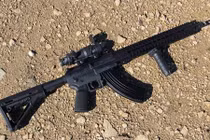 Lạ lẫm khẩu súng lai AK-47 Nga và AR-15 Mỹ