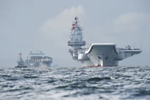 Soi nhóm tác chiến tàu sân bay đầu tiên của Trung Quốc