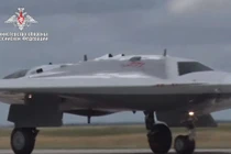 Siêu UAV tàng hình Nga lần đầu tiên tung cánh