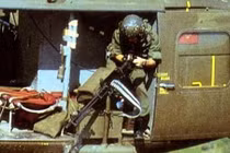 Chiến tranh Việt Nam qua góc nhìn của xạ thủ súng máy UH-1