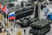 Cấm vận của Mỹ không ngăn được vũ khí Nga bước ra thế giới