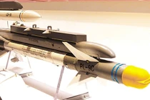 Vũ khí nội kém, Trung Quốc phải mua tên lửa Nga